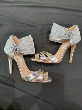 Oscar de la Renta Silver Crystal Evening Sandals EU 36 / US 6 Worn Once!